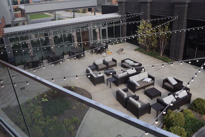 columbus hotel outdoor lounge